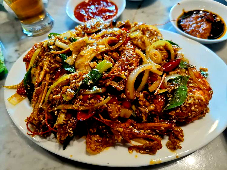 M-crab Seafood 22: Rasa Laut yang Menggoda di Jantung Cilacap